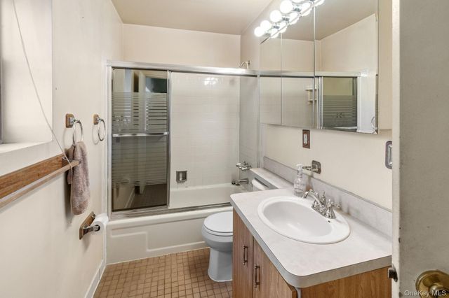 528 Lake Court 528, Middle Island, NY 11953