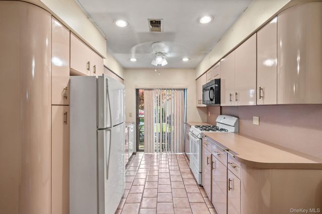 528 Lake Court 528, Middle Island, NY 11953