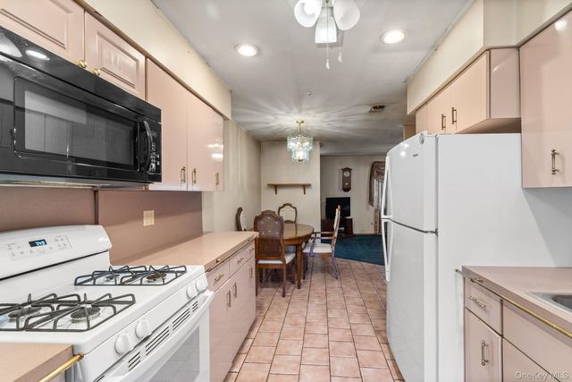 528 Lake Court 528, Middle Island, NY 11953