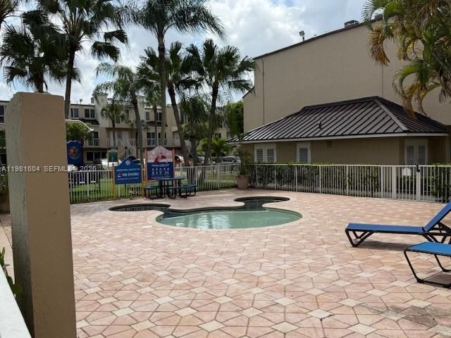 8665 NW 6th Ln 1-103, Miami, FL 33126