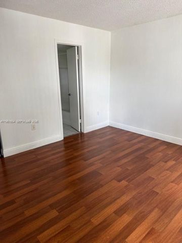 8665 NW 6th Ln 1-103, Miami, FL 33126