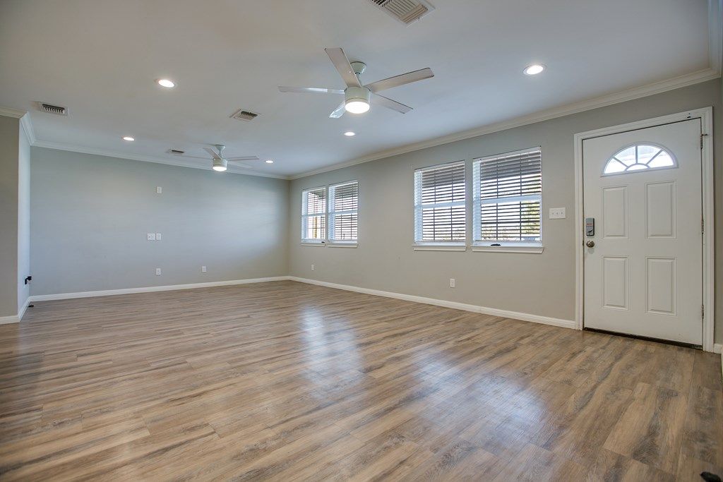 Image 2 of property listing at 1317 N Garfield St, San Angelo, TX 76901