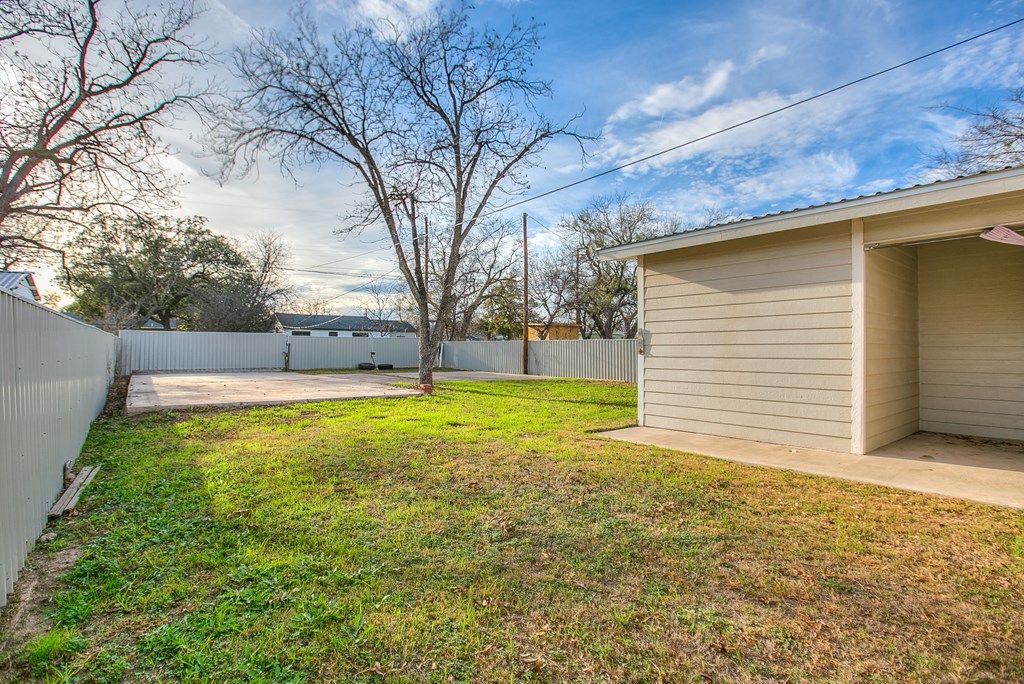 Image 23 of property listing at 1317 N Garfield St, San Angelo, TX 76901