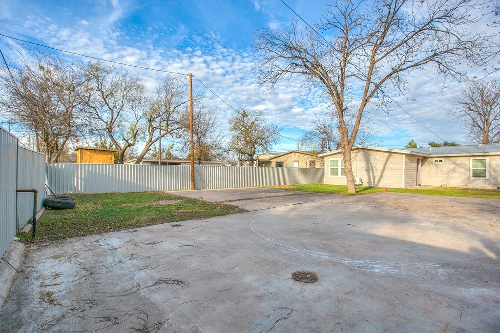 Image 25 of property listing at 1317 N Garfield St, San Angelo, TX 76901