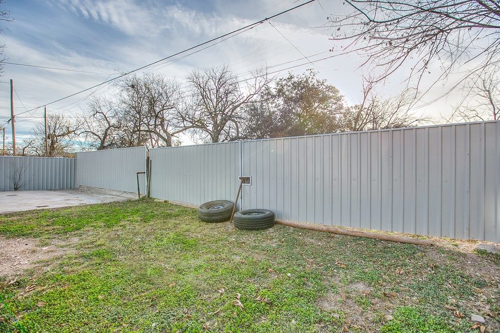 Image 26 of property listing at 1317 N Garfield St, San Angelo, TX 76901