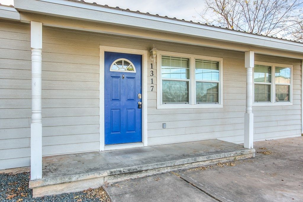 Image 7 of property listing at 1317 N Garfield St, San Angelo, TX 76901