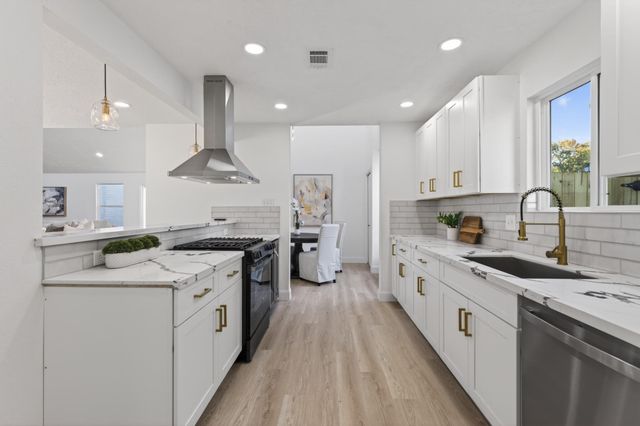 6207 Rollingbrook Drive, Houston, TX 77096