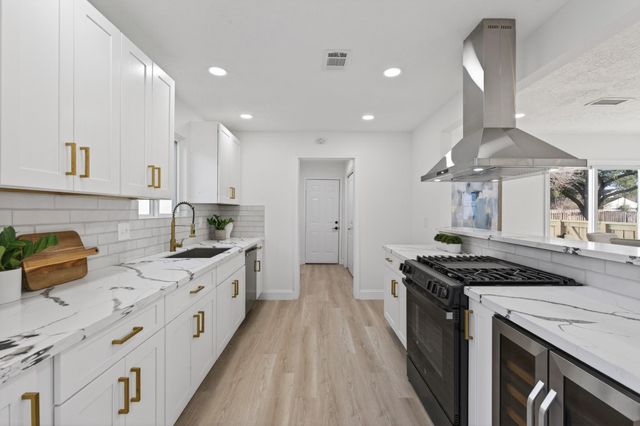 6207 Rollingbrook Drive, Houston, TX 77096