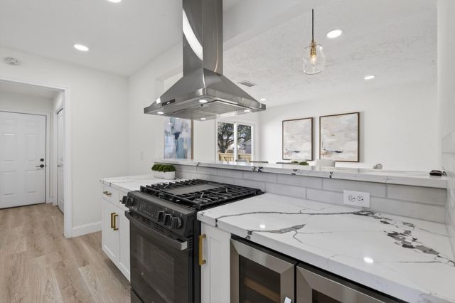 6207 Rollingbrook Drive, Houston, TX 77096