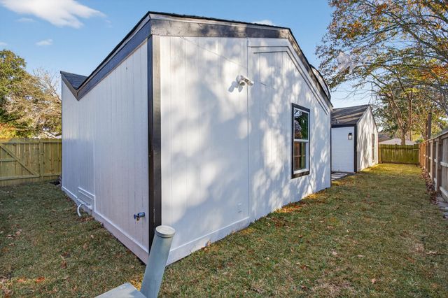 6207 Rollingbrook Drive, Houston, TX 77096