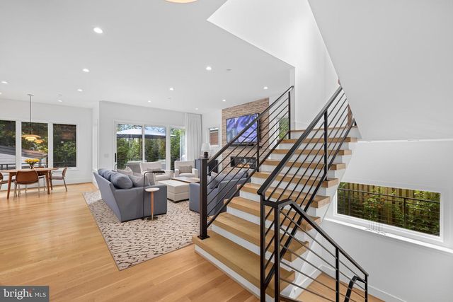 5624 SHERIER PL NW, Washington, DC 20016