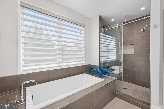 5624 SHERIER PL NW, Washington, DC 20016