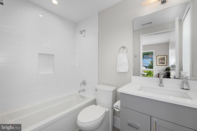 5624 SHERIER PL NW, Washington, DC 20016