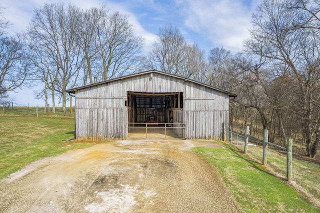 1714 Bear Creek Rd, Culleoka, TN 38451