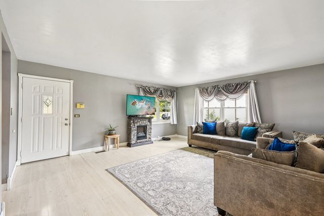 5534 W Celebrity Circle, Hanover Park, IL 60133