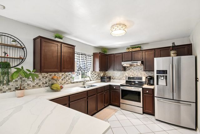 5534 W Celebrity Circle, Hanover Park, IL 60133