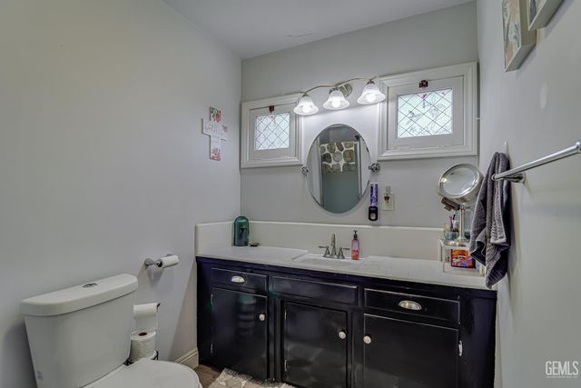 2704 Alturas Drive, Bakersfield, CA 93305