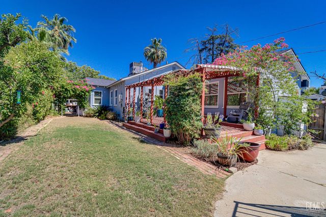 2704 Alturas Drive, Bakersfield, CA 93305