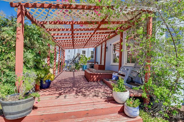 2704 Alturas Drive, Bakersfield, CA 93305