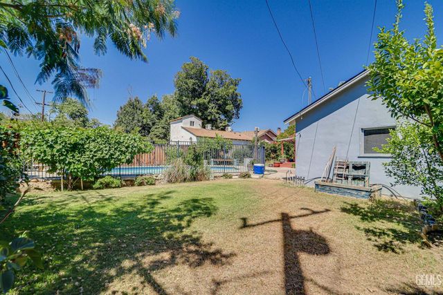 2704 Alturas Drive, Bakersfield, CA 93305