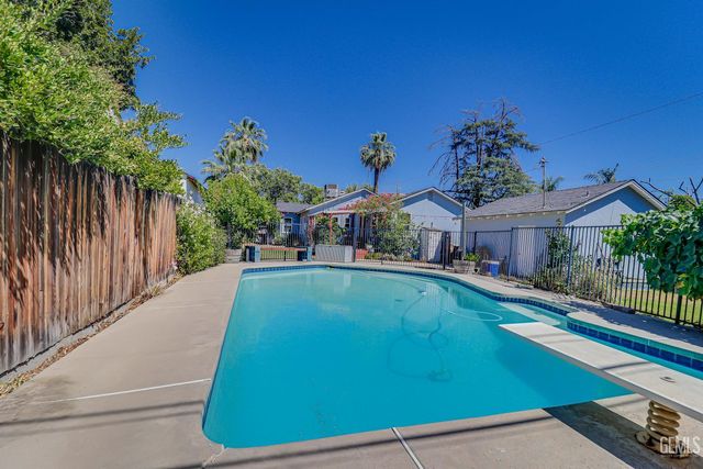 2704 Alturas Drive, Bakersfield, CA 93305
