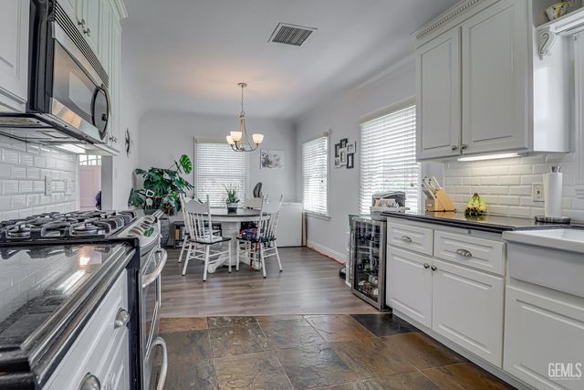 2704 Alturas Drive, Bakersfield, CA 93305