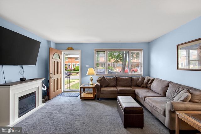 48 GARDEN DR, Alexandria, VA 22304