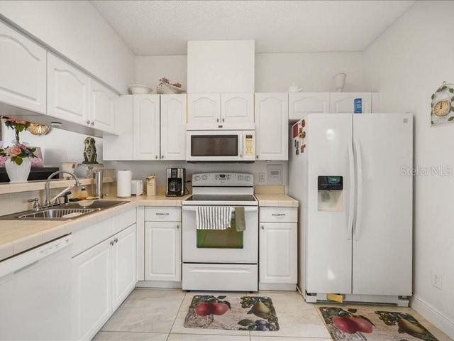 2325 N ROCHELLE AVENUE, Kissimmee, FL 34746