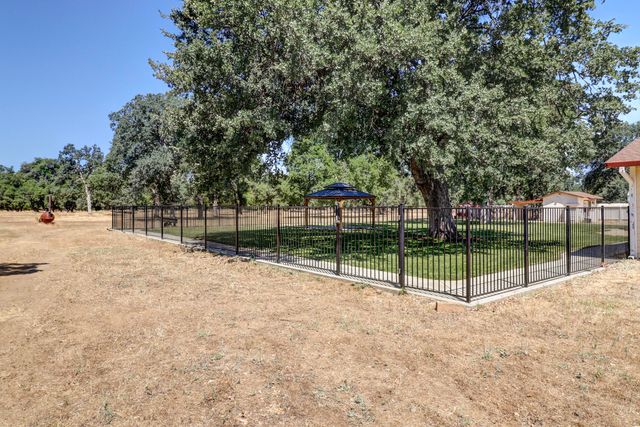 3308 Meadow Oak Drive, Cottonwood, CA 96022