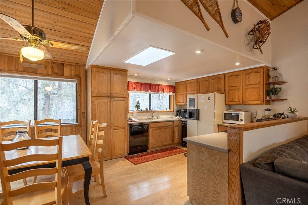 Image 11 of property listing at 42324 Paramount, Big Bear Lake, CA 92315