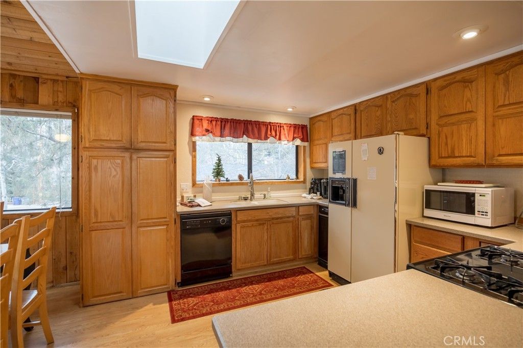 Image 12 of property listing at 42324 Paramount, Big Bear Lake, CA 92315