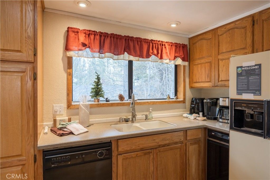 Image 14 of property listing at 42324 Paramount, Big Bear Lake, CA 92315