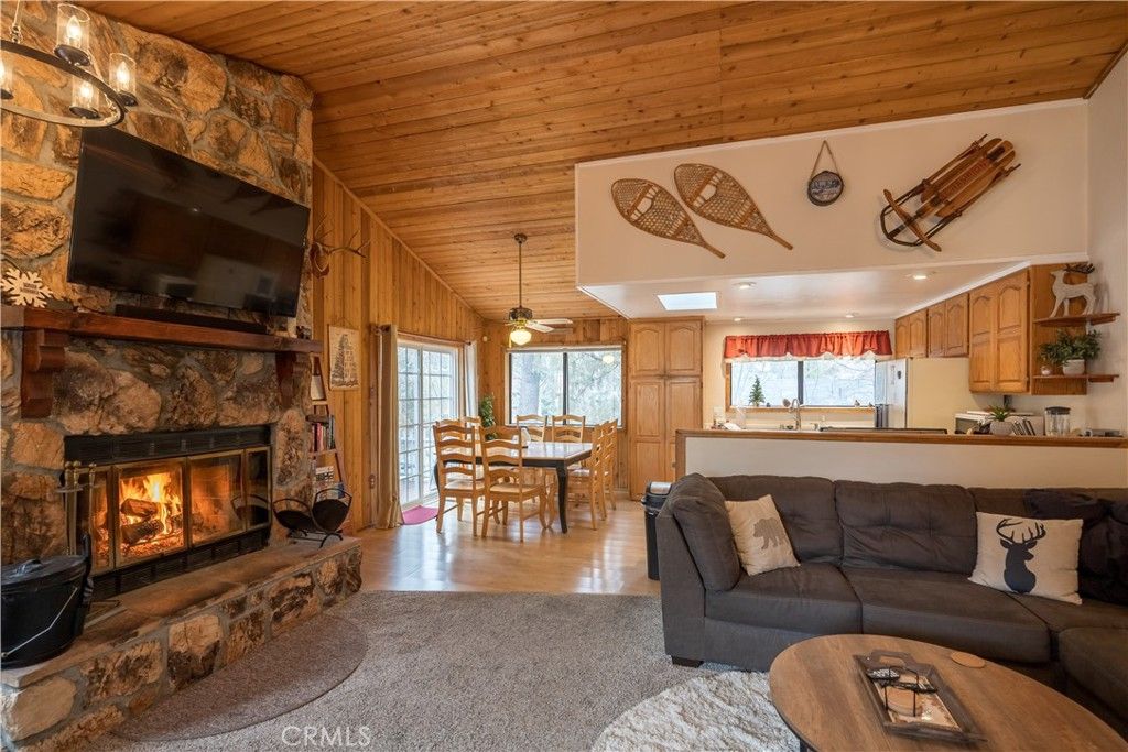 Image 3 of property listing at 42324 Paramount, Big Bear Lake, CA 92315
