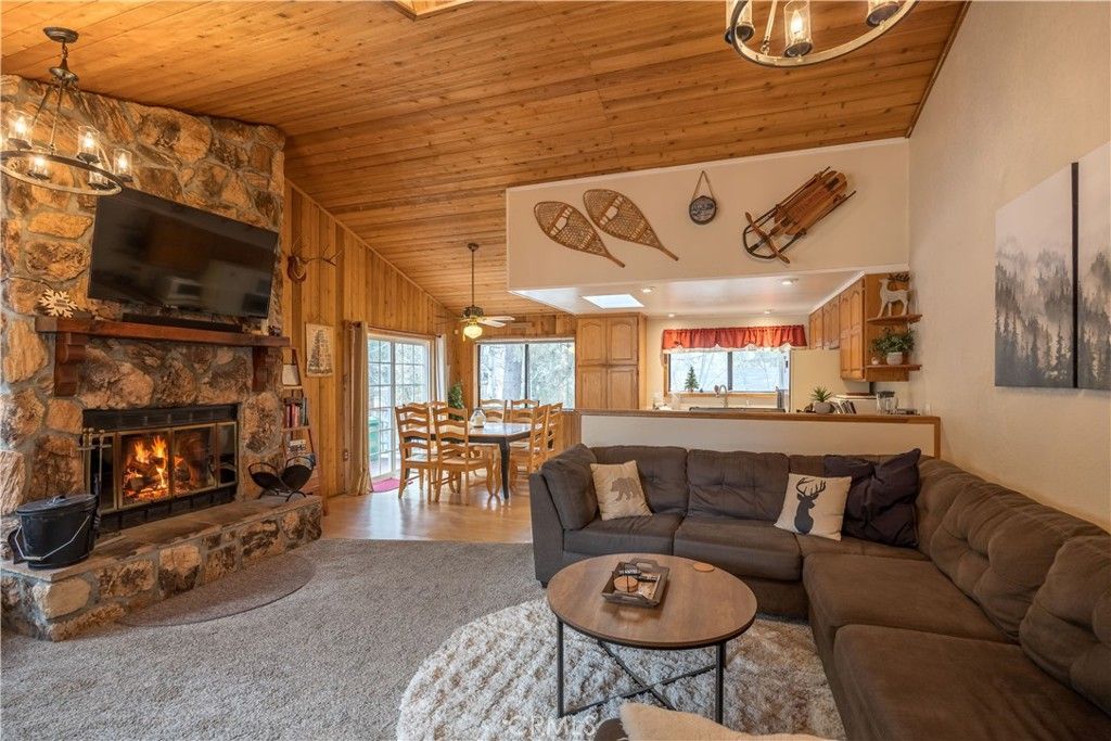 Image 5 of property listing at 42324 Paramount, Big Bear Lake, CA 92315