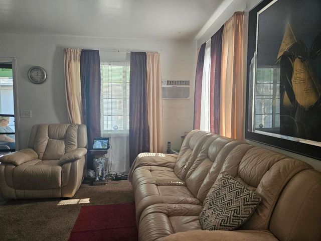 318 N Lakeside Court, West Palm Beach, FL 33407