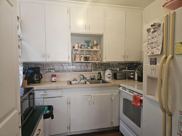 318 N Lakeside Court, West Palm Beach, FL 33407