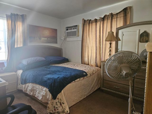 318 N Lakeside Court, West Palm Beach, FL 33407