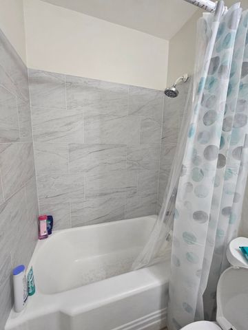 318 N Lakeside Court, West Palm Beach, FL 33407