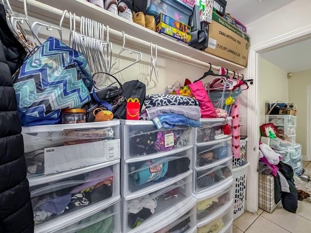 318 N Lakeside Court, West Palm Beach, FL 33407