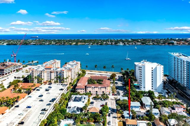 318 N Lakeside Court, West Palm Beach, FL 33407
