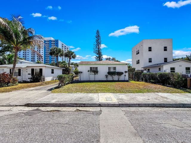 318 N Lakeside Court, West Palm Beach, FL 33407