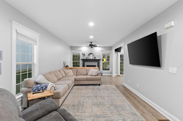 6113 El Camino Drive, Plain City, OH 43064