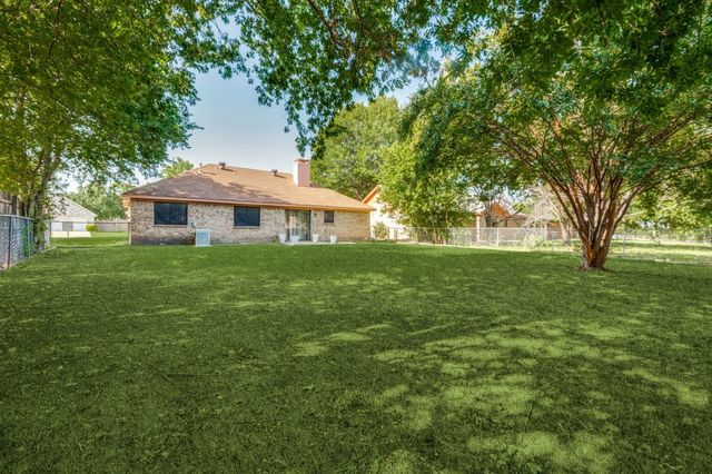 105 Mesa Moor Drive, Glenn Heights, TX 75154