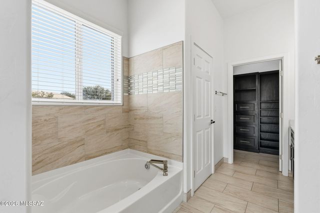 13691 E Pocketknife Drive, Vail, AZ 85641