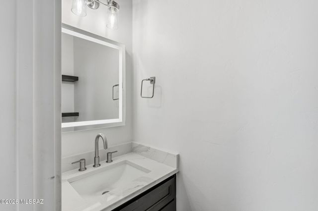 13691 E Pocketknife Drive, Vail, AZ 85641