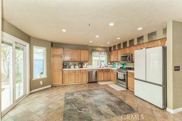 671 Cambria Lane, Lemoore, CA 93245