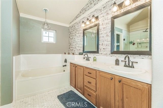 671 Cambria Lane, Lemoore, CA 93245