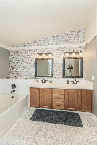 671 Cambria Lane, Lemoore, CA 93245