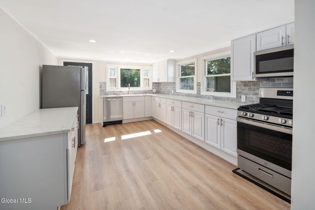 29 Massachusetts Avenue, East Greenbush, NY 12144