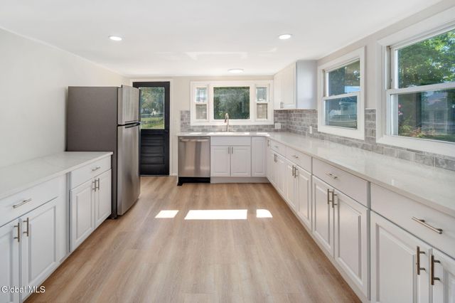 29 Massachusetts Avenue, East Greenbush, NY 12144